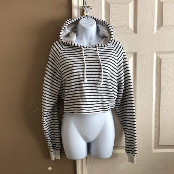 H&M Black & White Striped Cropped Hoodie - Picture 4 of 7